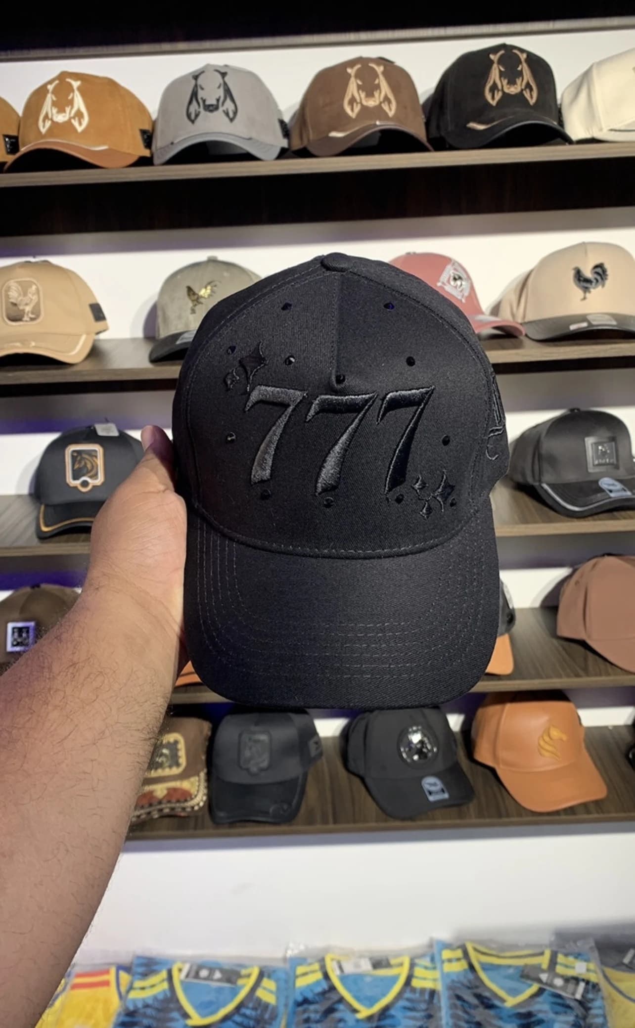 Gorra 777 pedrería